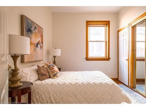 218 Bay Street S, Hamilton, ON - Indoor Photo Showing Bedroom