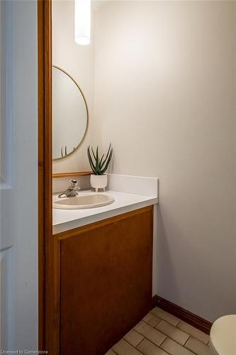 218 Bay Street S, Hamilton, ON - Indoor Photo Showing Bathroom