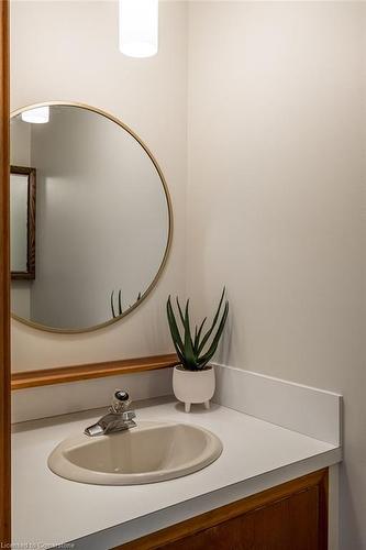 218 Bay Street S, Hamilton, ON - Indoor Photo Showing Bathroom