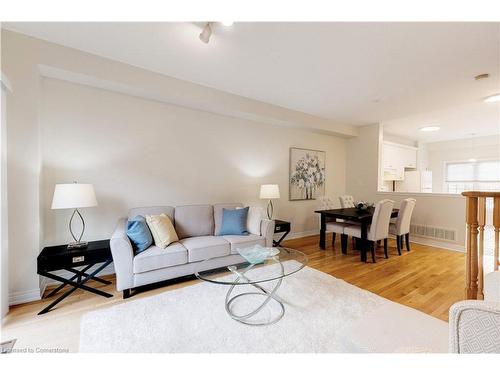 682 Summers Common, Burlington, ON - Indoor Photo Showing Living Room