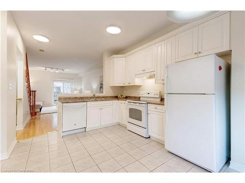 682 Summers Common, Burlington, ON - Indoor Photo Showing Kitchen