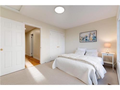 682 Summers Common, Burlington, ON - Indoor Photo Showing Bedroom