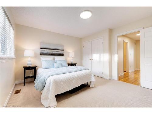 682 Summers Common, Burlington, ON - Indoor Photo Showing Bedroom