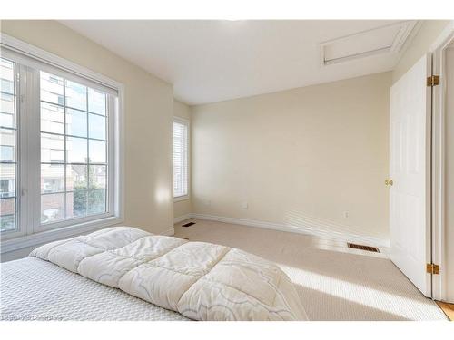 682 Summers Common, Burlington, ON - Indoor Photo Showing Bedroom