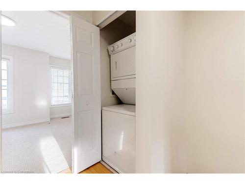 682 Summers Common, Burlington, ON - Indoor Photo Showing Laundry Room