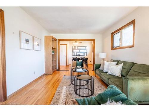 9 Thomson Court, Hamilton, ON - Indoor Photo Showing Living Room