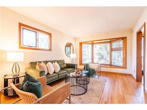 9 Thomson Court, Hamilton, ON - Indoor Photo Showing Living Room