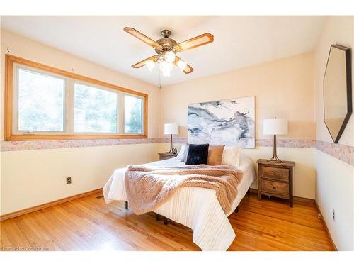 9 Thomson Court, Hamilton, ON - Indoor Photo Showing Bedroom