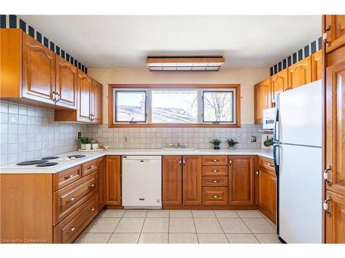 9 Thomson Court, Hamilton, ON - Indoor Photo Showing Kitchen