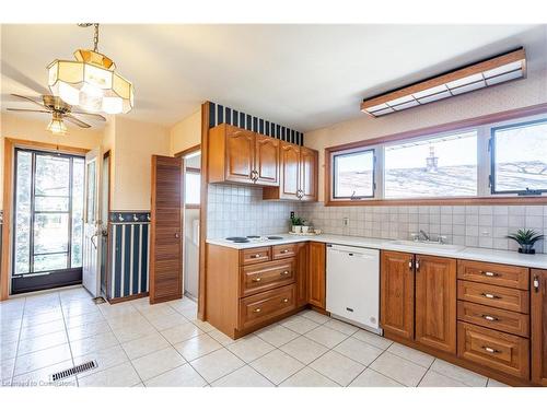 9 Thomson Court, Hamilton, ON - Indoor Photo Showing Kitchen