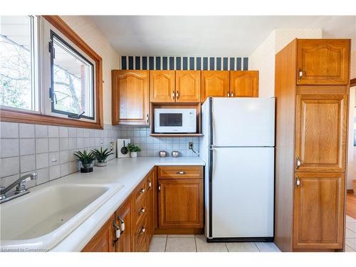 9 Thomson Court, Hamilton, ON - Indoor Photo Showing Kitchen