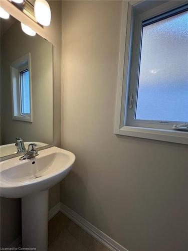 9320 White Oak Avenue, Niagara Falls, ON - Indoor Photo Showing Bathroom