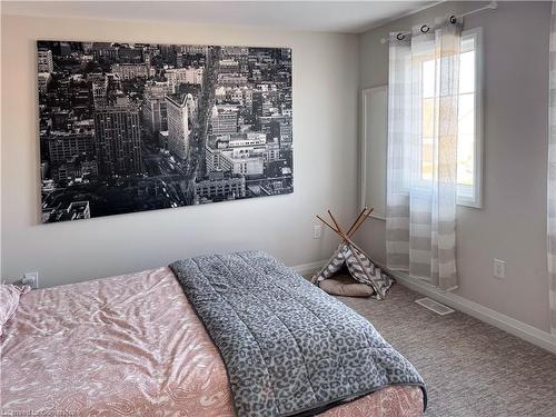 9320 White Oak Avenue, Niagara Falls, ON - Indoor Photo Showing Bedroom