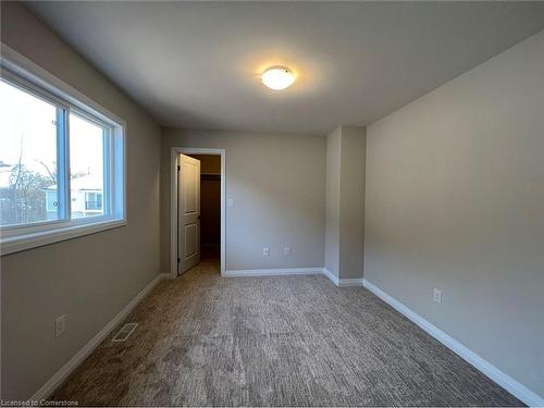 9320 White Oak Avenue, Niagara Falls, ON - Indoor Photo Showing Other Room