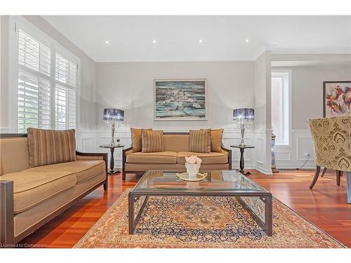 16 Gristmill Place, Hamilton, ON - Indoor Photo Showing Living Room