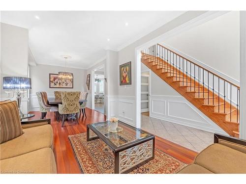 16 Gristmill Place, Hamilton, ON - Indoor Photo Showing Living Room