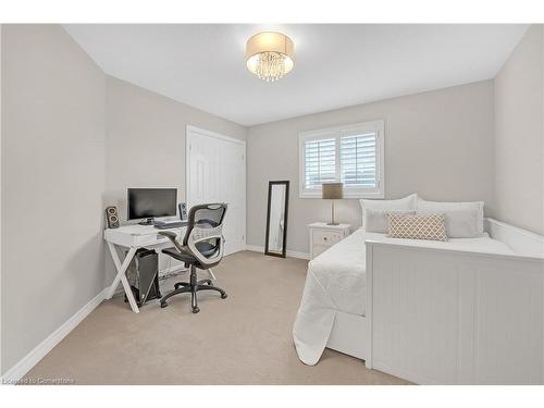 16 Gristmill Place, Hamilton, ON - Indoor Photo Showing Bedroom