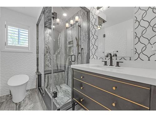 16 Gristmill Place, Hamilton, ON - Indoor Photo Showing Bathroom