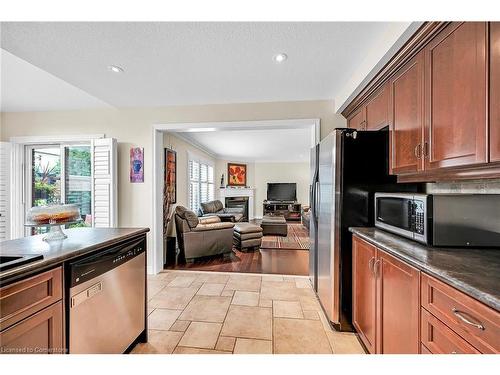 226 Tanglewood Drive, Binbrook, ON - Indoor Photo Showing Kitchen