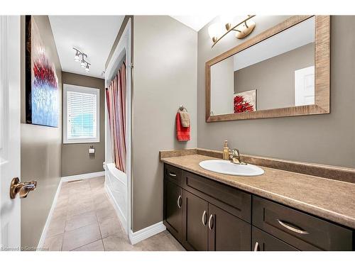 226 Tanglewood Drive, Binbrook, ON - Indoor Photo Showing Bathroom