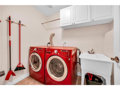 226 Tanglewood Drive, Binbrook, ON - Indoor Photo Showing Laundry Room