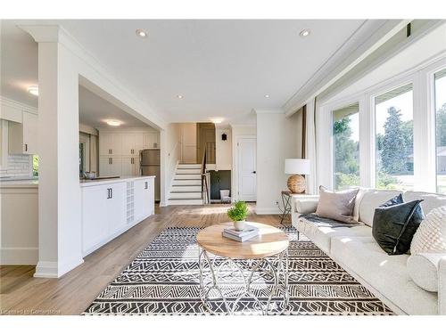 33 Sewell Drive, Oakville, ON - Indoor Photo Showing Living Room