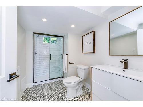 33 Sewell Drive, Oakville, ON - Indoor Photo Showing Bathroom