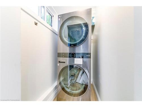 33 Sewell Drive, Oakville, ON - Indoor Photo Showing Laundry Room