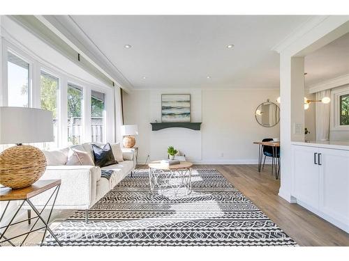 33 Sewell Drive, Oakville, ON - Indoor Photo Showing Living Room