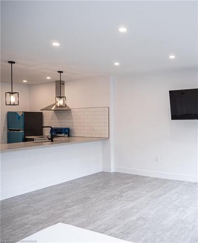 4-284 James Street N, Hamilton, ON - Indoor Photo Showing Kitchen