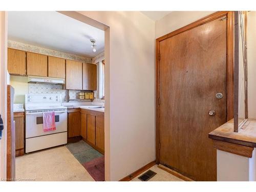 4 Lilacside Drive, Hamilton, ON - Indoor Photo Showing Kitchen