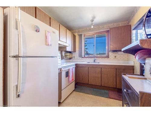 4 Lilacside Drive, Hamilton, ON - Indoor Photo Showing Kitchen