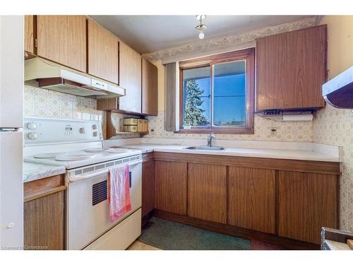 4 Lilacside Drive, Hamilton, ON - Indoor Photo Showing Kitchen