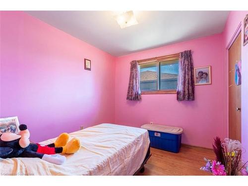 4 Lilacside Drive, Hamilton, ON - Indoor Photo Showing Bedroom