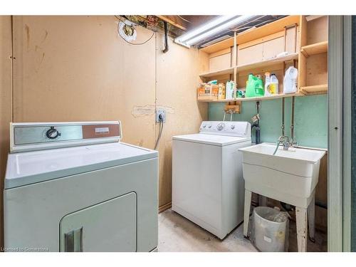 4 Lilacside Drive, Hamilton, ON - Indoor Photo Showing Laundry Room