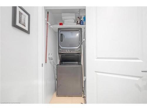 711-90 Charlton Avenue W, Hamilton, ON - Indoor Photo Showing Laundry Room