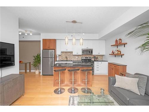 711-90 Charlton Avenue W, Hamilton, ON - Indoor Photo Showing Kitchen