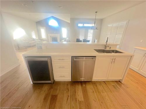 214 Millen Road, Hamilton, ON - Indoor Photo Showing Kitchen