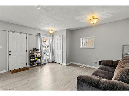 Main-81 East 23Rd Street, Hamilton, ON - Indoor Photo Showing Living Room