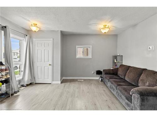 Main-81 East 23Rd Street, Hamilton, ON - Indoor Photo Showing Living Room