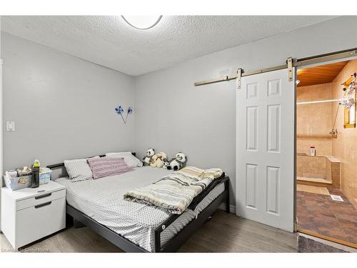 Main-81 East 23Rd Street, Hamilton, ON - Indoor Photo Showing Bedroom