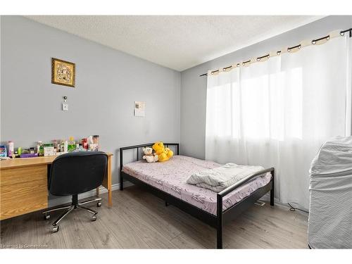 Main-81 East 23Rd Street, Hamilton, ON - Indoor Photo Showing Bedroom