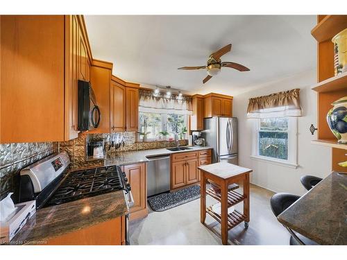 7 Underhill Avenue, Dundas, ON - Indoor Photo Showing Kitchen With Double Sink