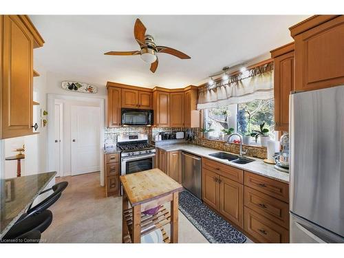 7 Underhill Avenue, Dundas, ON - Indoor Photo Showing Kitchen With Double Sink