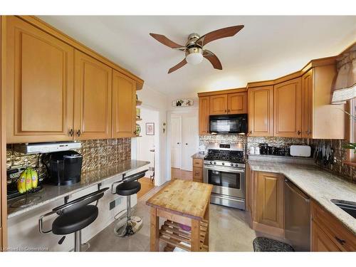 7 Underhill Avenue, Dundas, ON - Indoor Photo Showing Kitchen With Double Sink