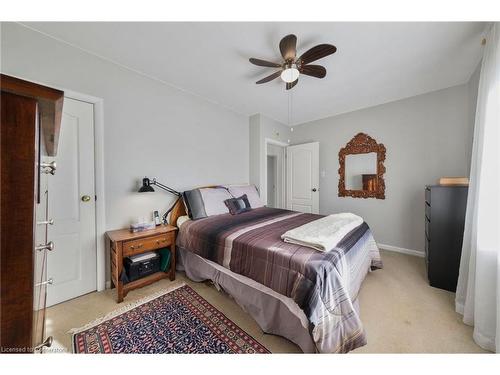 7 Underhill Avenue, Dundas, ON - Indoor Photo Showing Bedroom