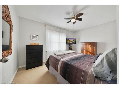 7 Underhill Avenue, Dundas, ON - Indoor Photo Showing Bedroom