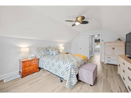 1108 Queensdale Avenue E, Hamilton, ON - Indoor Photo Showing Bedroom