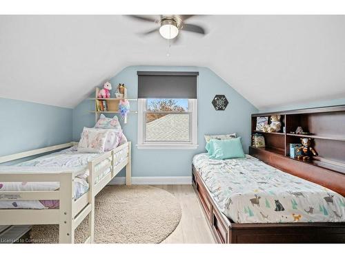 1108 Queensdale Avenue E, Hamilton, ON - Indoor Photo Showing Bedroom