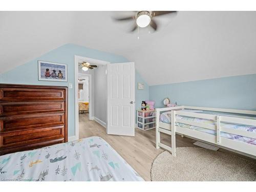 1108 Queensdale Avenue E, Hamilton, ON - Indoor Photo Showing Bedroom